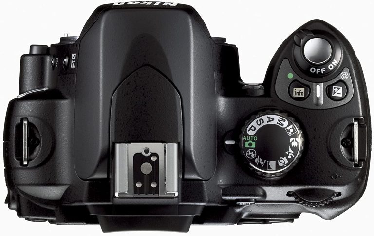 Nikon D40x 10.2MP Digital SLR Camera with 18-55mm f/3.5-5.6G ED II AF-S DX Zoom-Nikkor Lens (OLD MODEL)